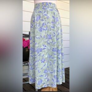 Beautiful rayon button down skirt by Sag Harbor. Light green with lilac flowers